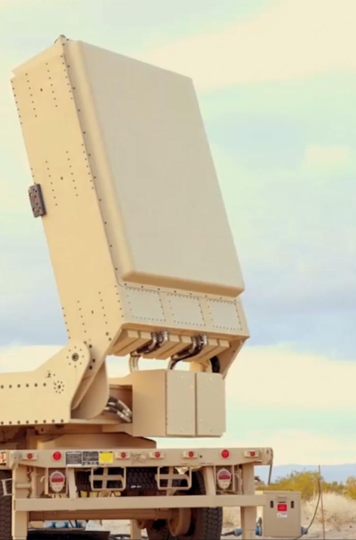 전술차량에 탑재된 에피루스의 고출력 마이크로파(HPM) 무기 레오니다스체계가 HPM 조사를 준비하고 있다. 출처=에피루스 공식 홈페이지