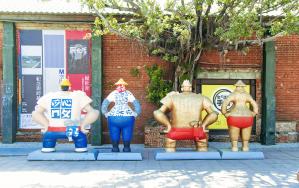 가오슝 항만의 옛 창고를 문화예술공간으로 재생한 보얼예술특구의 설치작품.