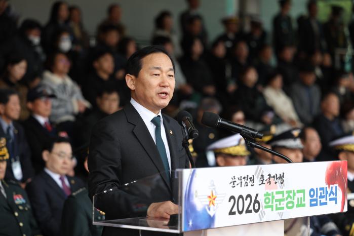 이두희 국방부 차관이 안규백 장관의 축사를 대독하고 있다.