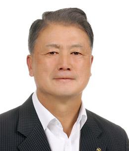 필자 신종태는 조선대 초빙교수, 충남대·국간사 외래교수를 역임했으며, 현재 한국군사문제연구원 객원연구위원으로 활동 중이다. 저서로는 『세계의 전사적지를 찾아서』 등이 있다.