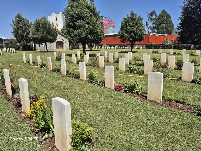 영국군 묘역 내 영국·아프리카 장병 묘비.