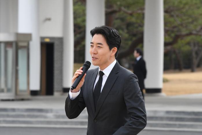 부읽남(172만 유튜버) 국군예우사업회 홍보대사가 3·1절 RUN 행사에서 인사말을 하고 있다.  국군예우사업회 제공.