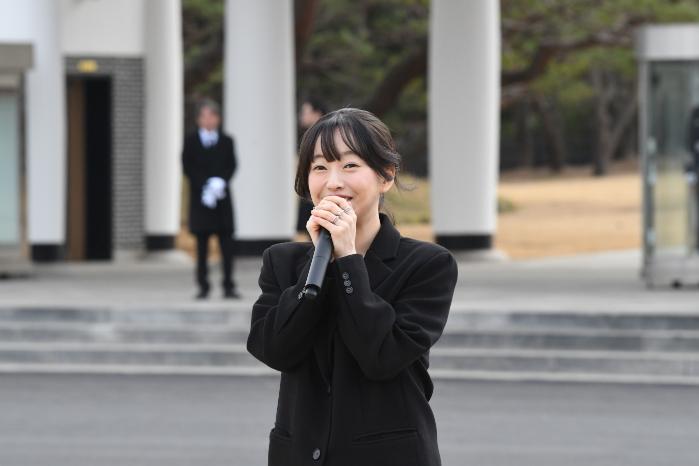 강아랑(KBS 기상캐스터) 국군예우사업회 홍보대사가 3·1절 RUN 행사에서 인사말을 하고 있다.  국군예우사업회 제공.