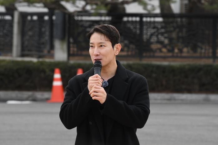 에이전트H(방송인) 국군예우사업회 홍보대사가 3·1절 RUN 행사에서 인사말을 하고 있다.  국군예우사업회 제공.