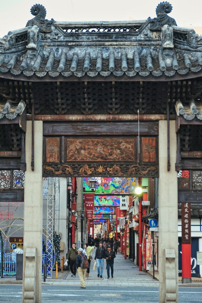 도교사원과 중화요리점이 즐비한 신치 중화거리. 마치 중국의 한 도시를 옮겨 놓은 듯하다. 필자 제공