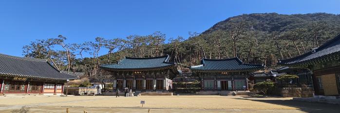 진관사 전경.