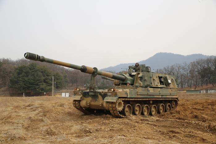 육군7포병여단이 5일 개최한 포술경연대회에서 장병들이 K9A1 자주포 사격임무를 부여받고 있다. 부대 제공