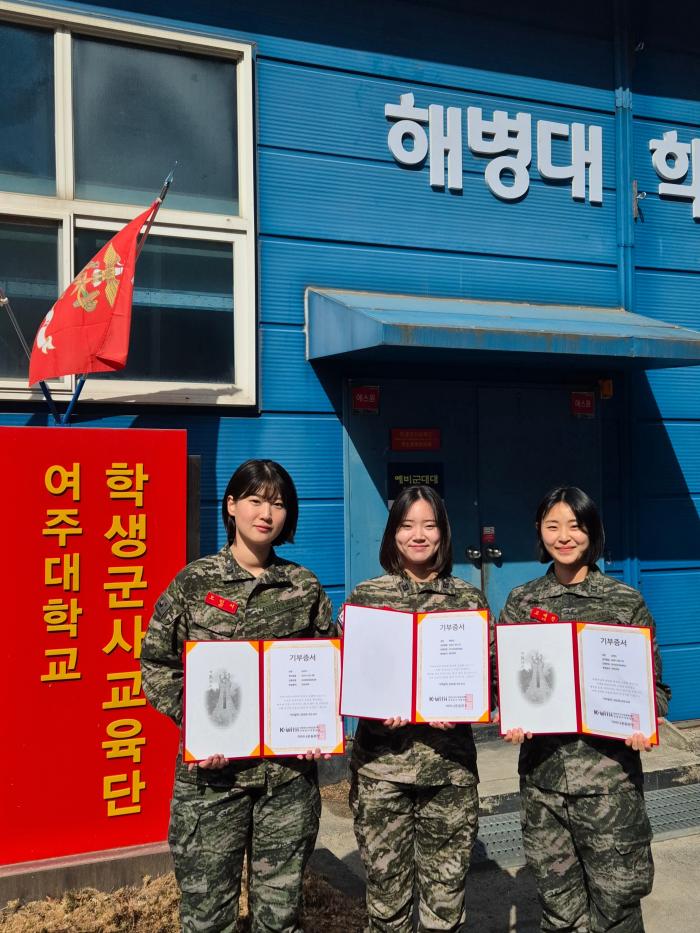 임관 4주년을 맞이해 모발기증을 실천한 해병대 부사관 동기 오민서·박연진·고예진(왼쪽부터) 중사.