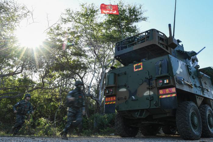 해병대는 지난달 23일부터 지난 6일까지 태국 일대에서 미국, 태국 등 10개국과 함께 코브라골드 연합훈련에 참가했다. 해병대 장병들이 태국 핫야오 해안 일대에서 차륜형대공포 ‘천호’를 활용한 대상륙작전을 실시하고 있다.