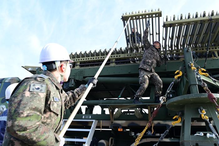 공군방공관제사령부 8931부대원들이 이동형레이다 전개작전 훈련을 하고 있다. 사진 제공=곽근호 상사
