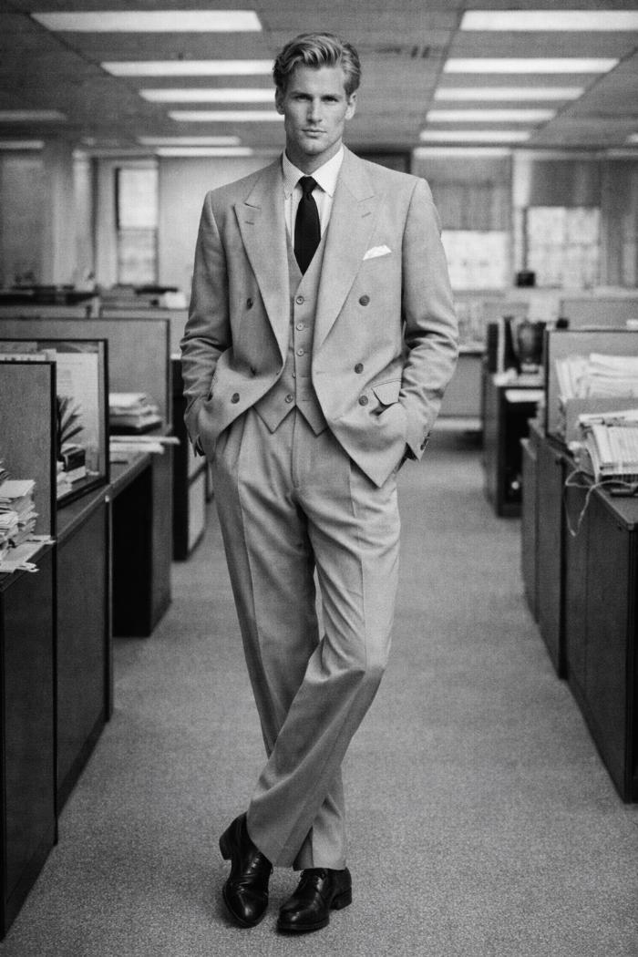 조르지오 아르마니의 ‘아르마니 파워 슈트’ 스타일로 구성된 1980년대 오피스룩. 필자 제공