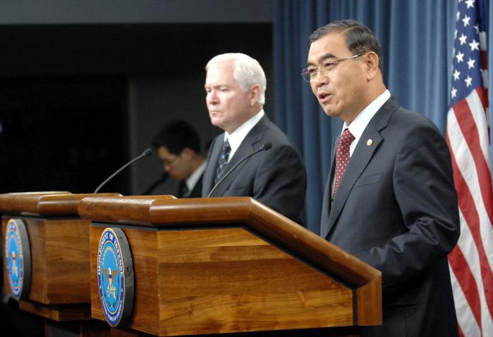 고(故) 이상희 전 국방부 장관이 제40차 한미안보협의회(SCM)를 마친 뒤 기자회견하는 모습. 합참 제공