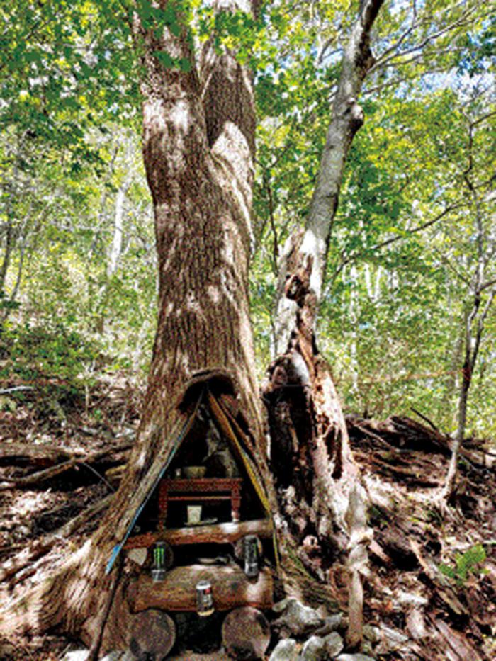 간령에 남아 있는 서낭당.