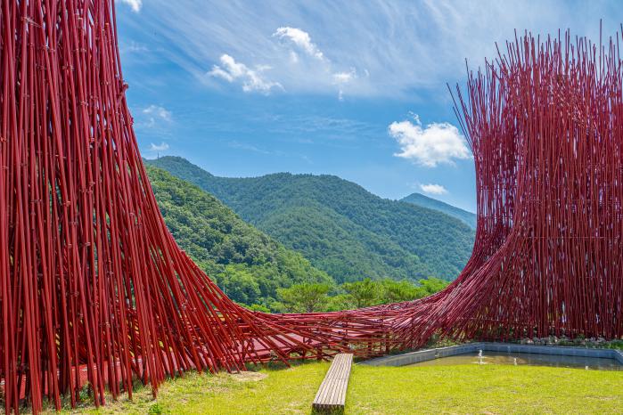 젊은달와이파크에 설치된 대형 파빌리온. 필자 제공