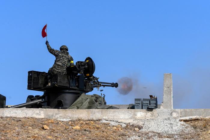 해병대 연평부대 장병들이 올해 첫 도서방어 종합훈련에서 발칸포 사격을 하고 있다. 사진 제공=고예진 중사