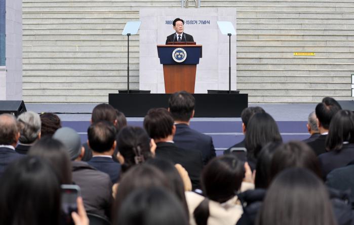 이재명 대통령이 15일 경남 창원시 마산회원구 국립 3·15 민주묘지에서 열린 제66주년 3·15의거 기념식에서 기념사를 하고 있다. 연합뉴스