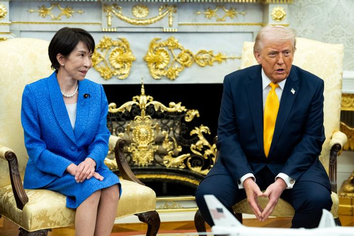 지난 19일 미국 워싱턴DC 백악관에서 열린 미·일 정상회담에서 도널드 트럼프(오른쪽) 미국 대통령과 다카이치 사나에 일본 총리가 기자의 질문에 답하고 있다. UPI=연합뉴스