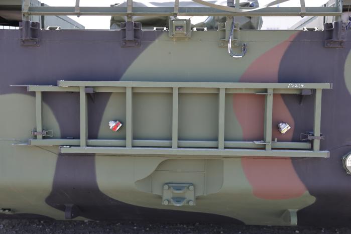 사다리 : 장비 점검과 정비 등에 사용