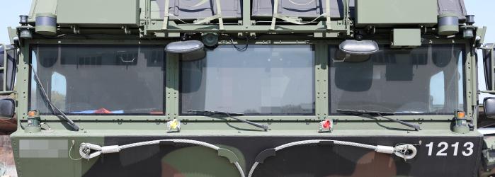 전면 유리 : 승무원의 시야를 확보, 원활한 이동을 돕기 위해 3면을 유리로 구성. 생존성 보장을 위해 방탄으로 제작됐으며 열선으로 성에를 제거할 수 있음