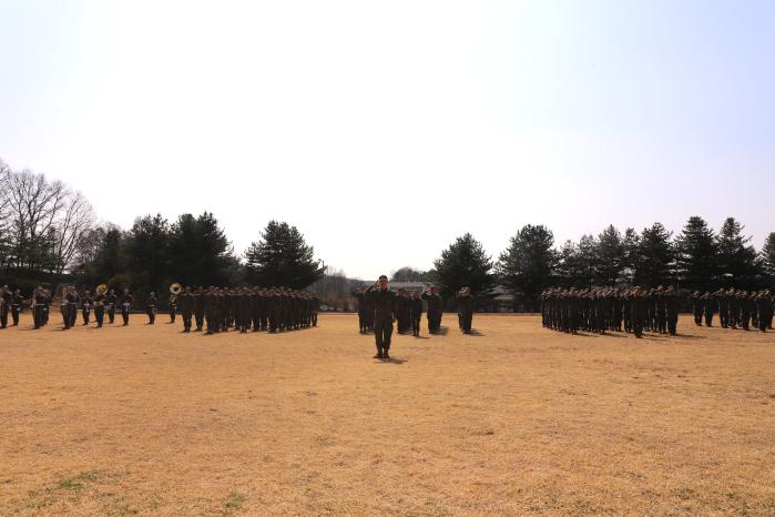 25일 육군5기갑여단에서 열린 미 NTC 연합 소부대 훈련 해단식에서 장병들이 복귀 신고를 하고 있다. 부대 제공