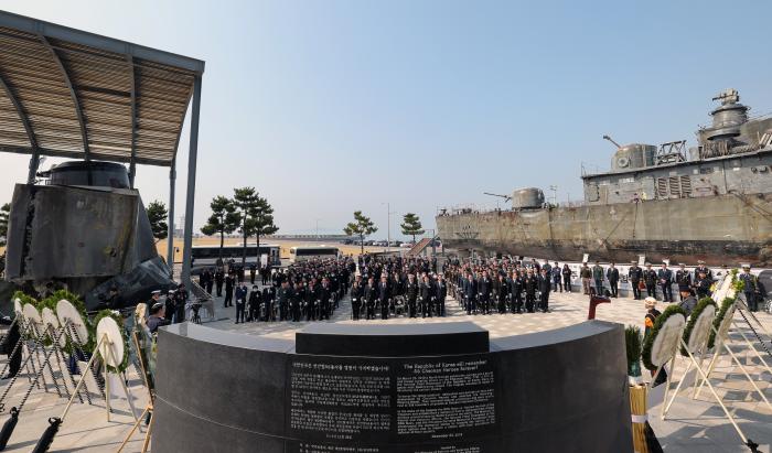 26일 경기 평택시 해군2함대에서 제16주기 천안함 46용사 추모식이 엄수되고 있다.