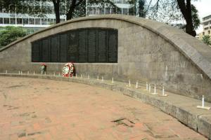 &lsquo;미국 대사관 폭탄테러 사건&rsquo; 희생자 추모비.