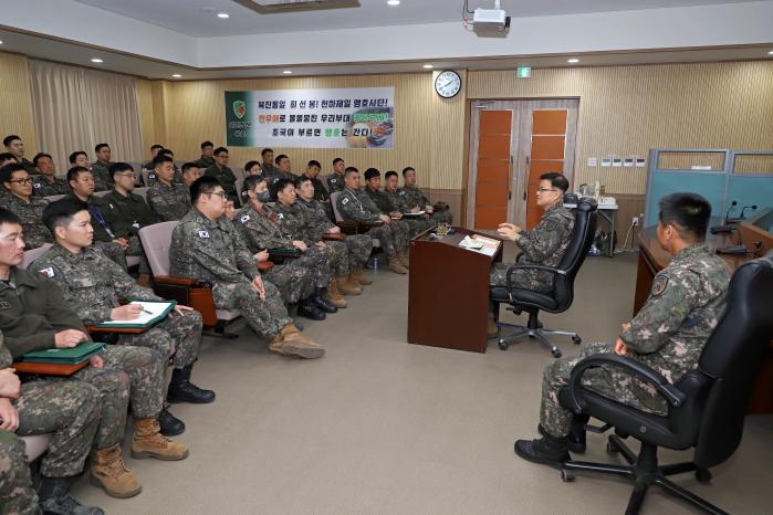 육군수도기계화보병사단 부사관들이 ‘2026년 부사관 역량 강화 워크숍’에 참석해 교육을 받고 있다. 부대 제공