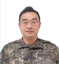 
<p>김효수 대위 육군53보병사단 부산여단 부산예비군훈련대</p>
