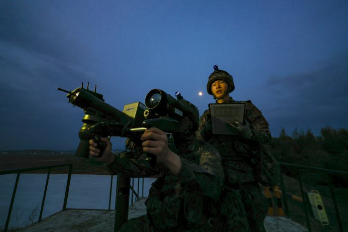 신궁 작전요원들이 임무를 수행하고 있다.