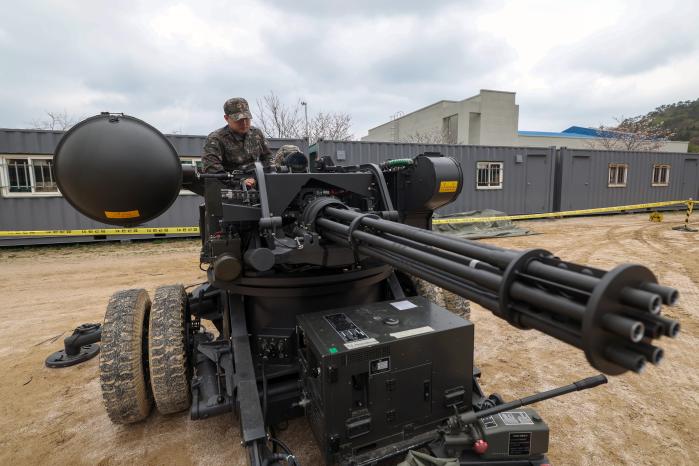 예비군이 발칸 운용법을 숙달하는 모습.