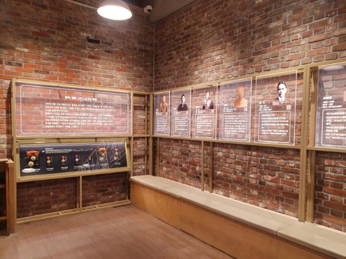 서대문형무소역사관 상설전시공간에서 ‘광복, 영광 그리고 남겨진 훈장’을 주제로 열리고 있는 독립유공자 미전수 훈장 전시회 모습. 보훈부 제공