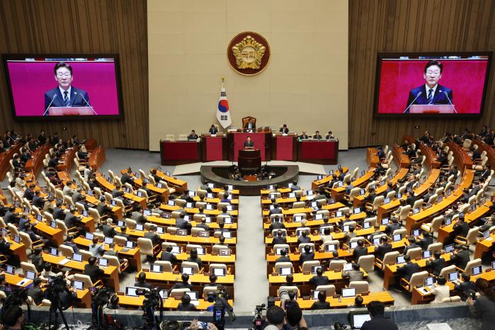 이재명 대통령이 2일 국회에서 ‘2026년 추가경정예산안’ 처리 협조를 위한 시정연설을 하고 있다. 연합뉴스