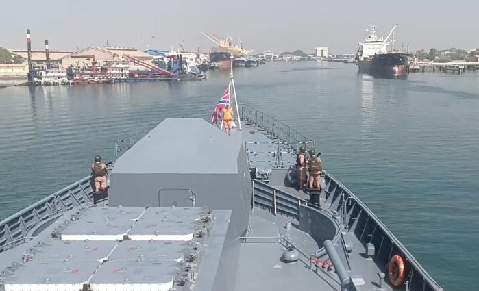 러시아 해군 함정이 지난 2월 18일 이란 해군과의 연합훈련을 위해 이란 반다르 아바스항에 도착하고 있다. EPA·연합뉴스