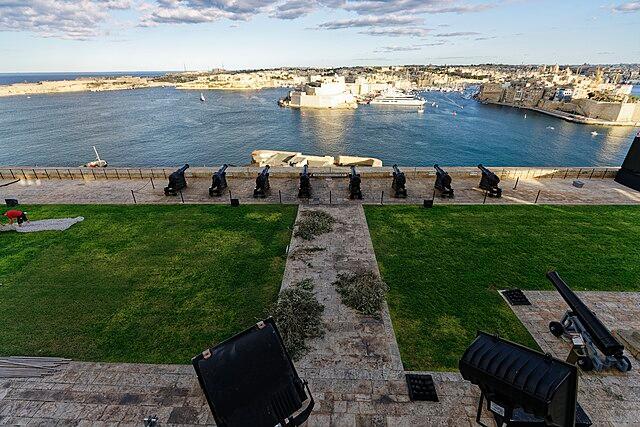 몰타 수도 발레타에 설치된 포대. 필자 제공