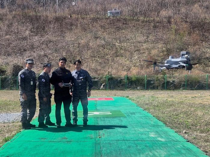 해군특수전전단 해난구조전대(SSU) 소속 광양함 장병들이 중앙소방학교에서 드론 운용 과정을 체험하고 있다. 부대 제공