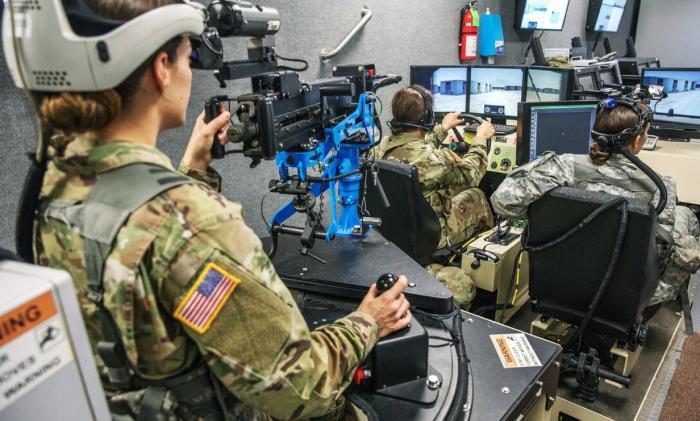 AI를 통해 지휘통제 연습을 하고 있는 미군 장병. 출처=미 전쟁부