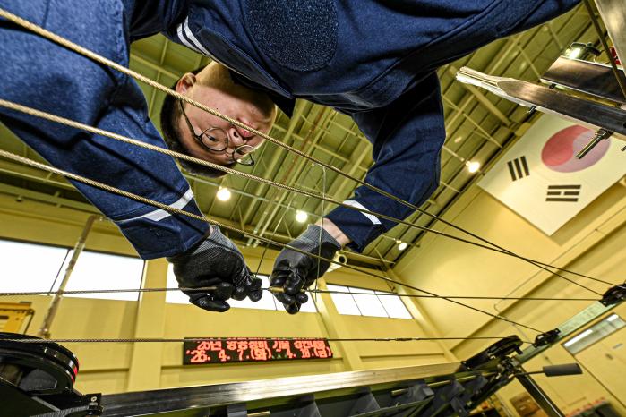 9일 공군11전투비행단 항공정비 기술경연대회에서 참가자가 평가를 받고 있다. 사진 제공=정수진 하사