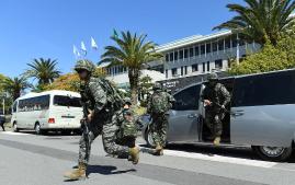 지난 8일 제주 서귀포시 2청사에서 진행된 대테러 화재진압 및 피해복구 훈련에서 해병대9여단 기동타격대가 기동하고 있다. 부대 제공