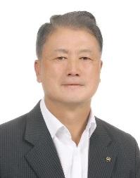 필자 신종태는 조선대 초빙교수, 충남대·국간사 외래교수를 역임했으며, 현재 한국군사문제연구원 객원연구위원으로 활동 중이다. 저서로는 『세계의 전사적지를 찾아서』 등이 있다.