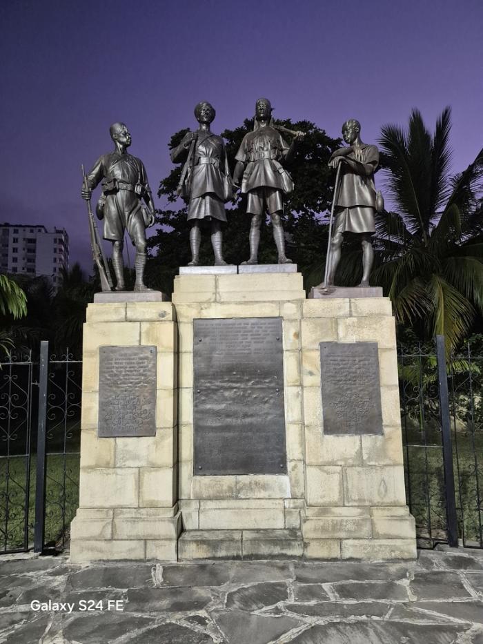 몸바사 원주민 참전용사를 기념하기 위해 세운 참전 기념탑.