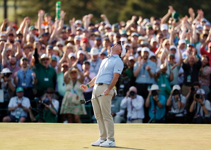 로리 매킬로이가 13일 미국 조지아주 오거스타의 오거스타 내셔널 골프클럽에서 열린 제90회 마스터스 토너먼트 우승을 확정한 후 환호하고 있다. UPI·연합뉴스