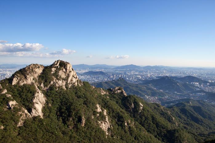 최근 '운'을 찾아 방문하는젊은이들이 늘어나고있는 서울 관악산. 출처=클립아트 코리아