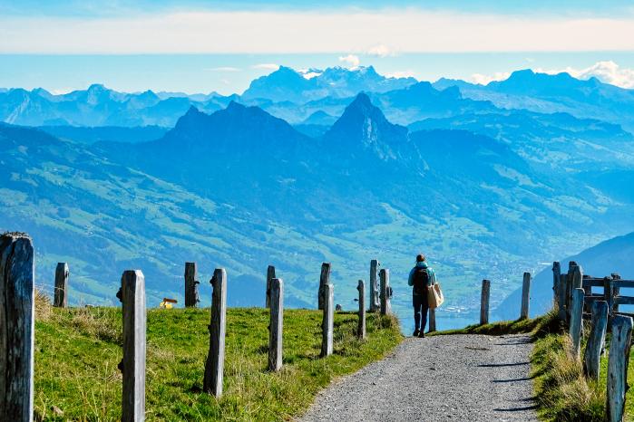 빅토리아 여왕이 올라 더욱 유명해진 리기산은 ‘산들의 여왕’으로 불린다. 정상부에서 알프스와 주변 호수를 360도로 조망할 수 있는 파노라마 뷰가 압권이다. 필자 제공