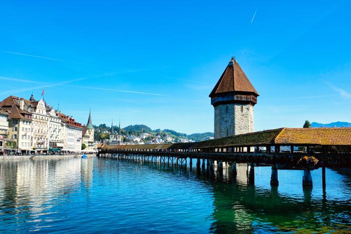 1333년 세워진 목조 트러스 구조 카펠교.