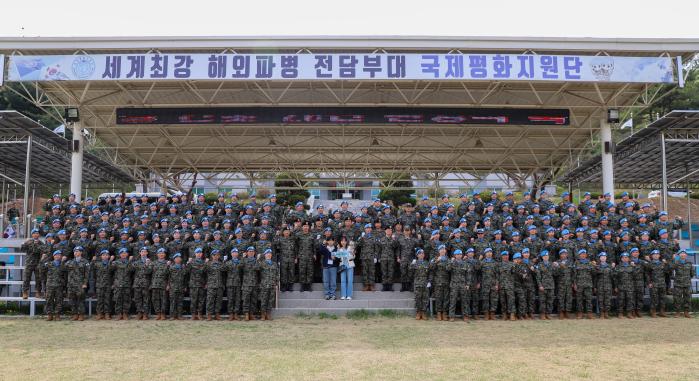 지난 17일 육군특수전사령부 국제평화지원단에서 열린 한빛부대 20진 환영식에서 장병들이 파이팅을 외치며 임무 완수를 자축하고 있다. 부대 제공