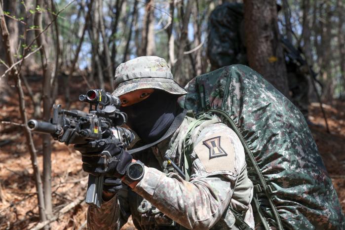 작전지역에 도착해 수색 중인 모습.