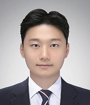 김현중 예비역 해군대위