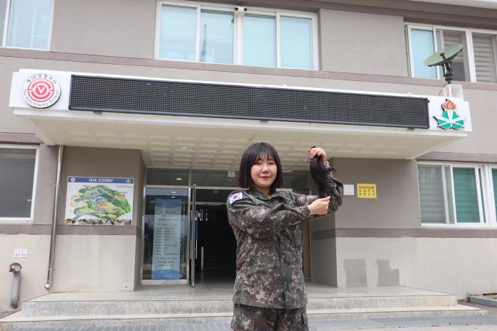 3년간 길러온 모발 35㎝를 기부한 육군50보병사단 영주·봉화대대 고명현 상사. 부대 제공