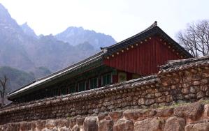 강원도 관동팔경은 백두대간과 동해를 잇는 아름다운 경관을 자랑하는 곳이자 송강 정철의 『관동별곡』 배경인 한국 진경문화 발원지다. 왼쪽부터 &lsquo;관동 풍류의 길&rsquo; 국가유산 거점인 강릉 오죽헌&middot;선교장&middot;경포대, 평창 월정사, 속초 신흥사, 양양 낙산사.