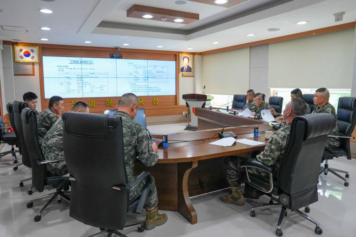 21일 해병대교육훈련단 대회의실에서 열린 수색교육 발전방안 토론회에서 참석자들이 토의하고 있다. 부대 제공